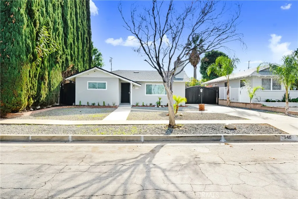 946 W Kendall, Corona, California 92882 home-pic-0